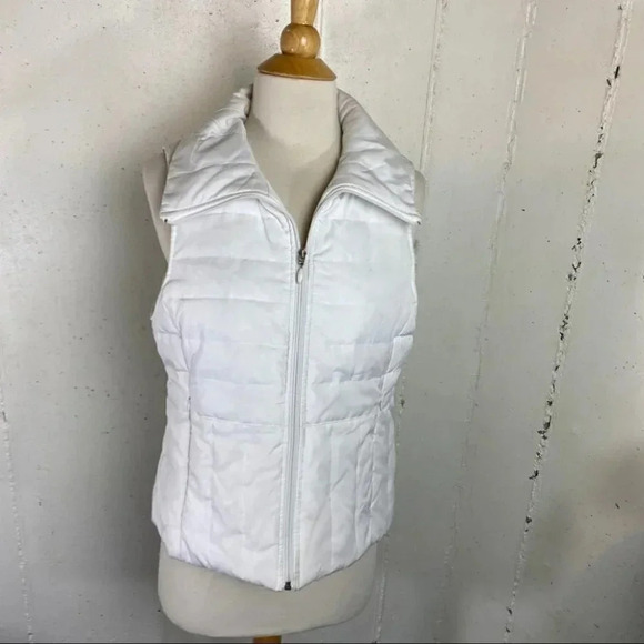 Kenneth Cole Reaction Jackets & Blazers - Kenneth‎ Cole Reaction M White puffer vest